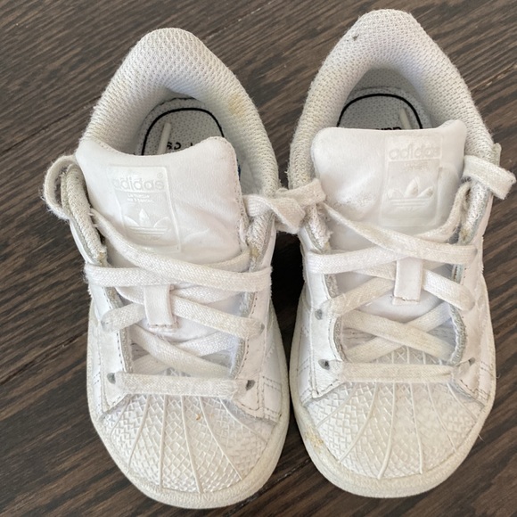Toddler Adidas white on white Superstars - Picture 3 of 7